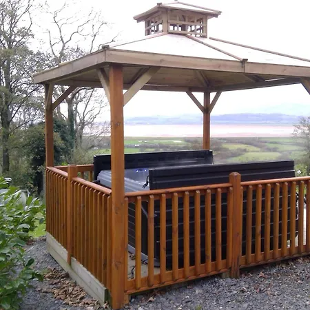 Haven Kirkby In Furness, With Views To The Estuary And Hot Tub, Ideal Romantic Break