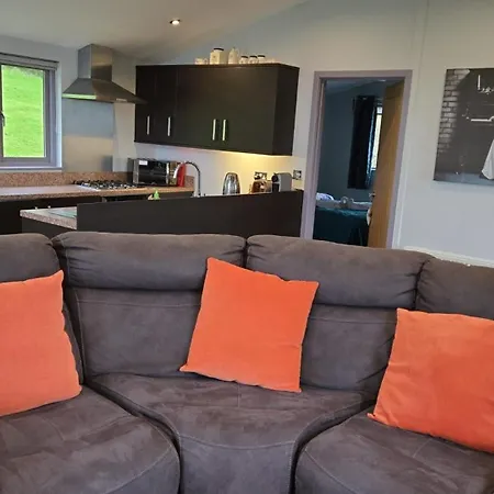 Haven Kirkby In Furness, With Views To The Estuary And Hot Tub, Ideal Romantic Break *