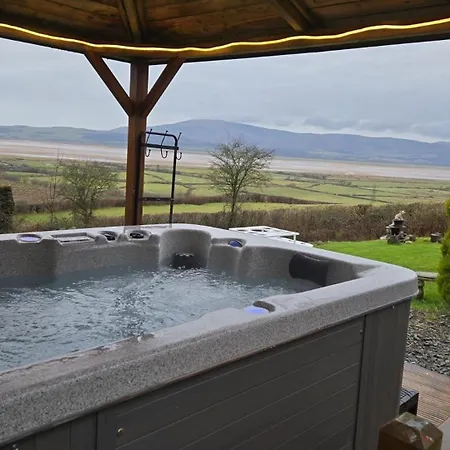 Feriehus Haven Kirkby In Furness, With Views To The Estuary And Hot Tub, Ideal Romantic Break